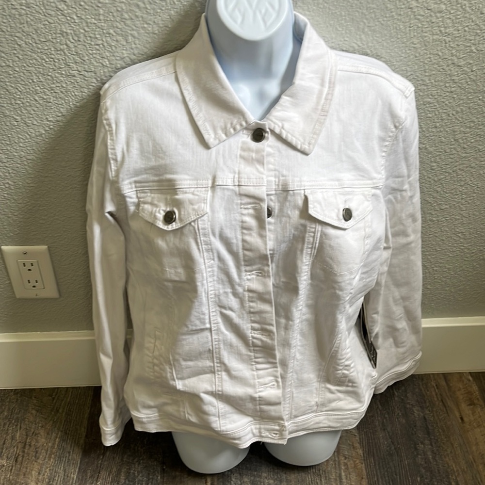 Woman’s 1822 white denim jacket XL